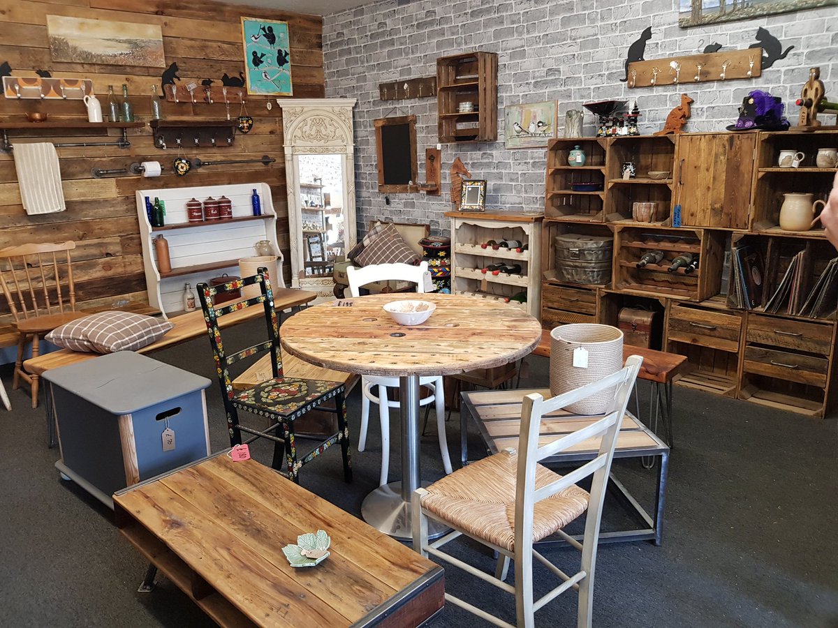 YwcdU's tweet photo. Mark at Conscious Creations (see FB) is a bit of a genius, conversation couches designed especially for us! Watch for new pics as they morph into #thehullwewant  See @MarkWilshire photos of other great things @MutualHull @TimeBank_HER @Rethinking_Webb @GoodwinDevTrust @UniOfHull https://t.co/6KM8A1sOQ9