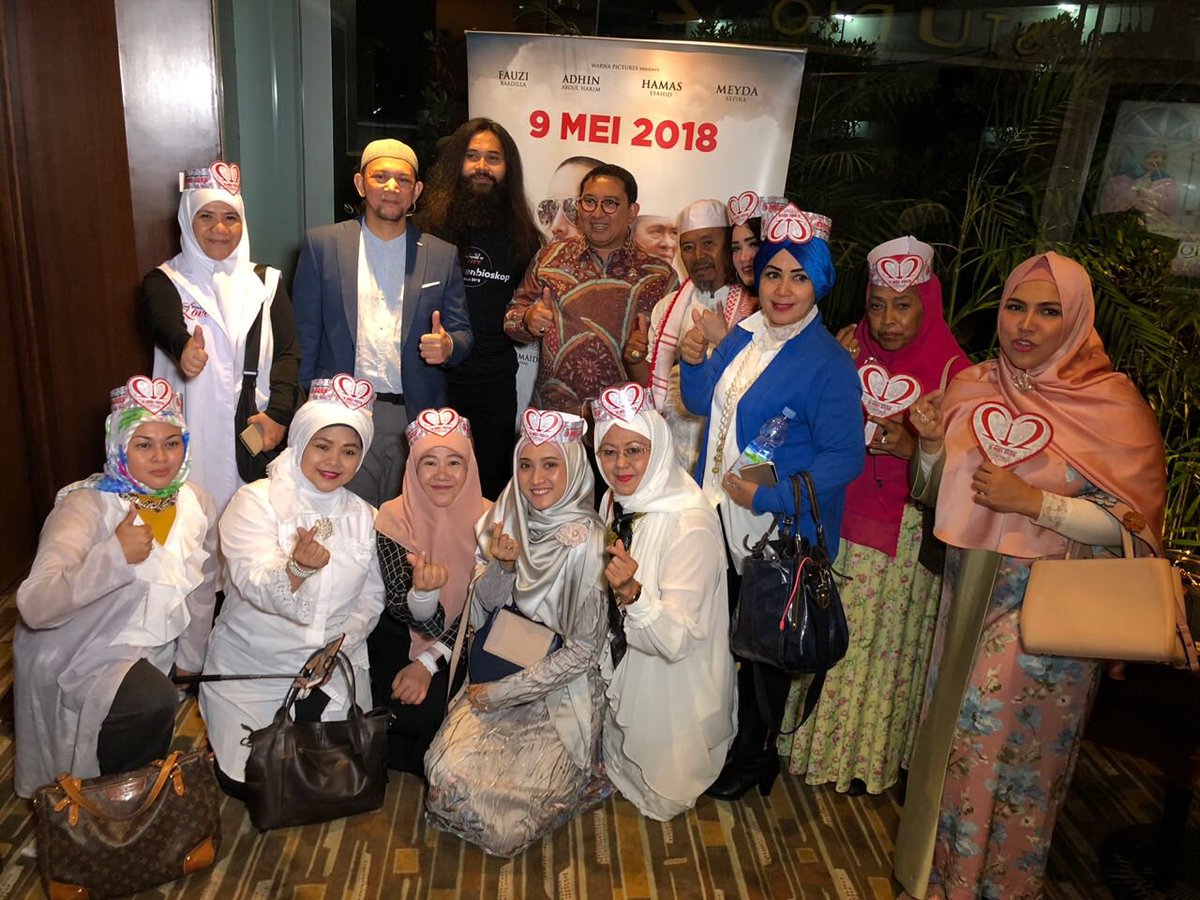 Pagi semua. Semoga berkah ramadhan hari ke-2 menghampiri. Mari ukir kenangan terindah di ramadhan. Ada yang rencana nonton bareng sebagai alt ngabuburit hari ini? Semoga kebersamaan menguatkan ikatan hati💕 foto nobar dgn <a href="/prabowo/">Prabowo Subianto</a> <a href="/fadlizon/">FADLI ZON</a>. Terima kasih sdh mendukung <a href="/212movie/">hayyathemovie</a>
