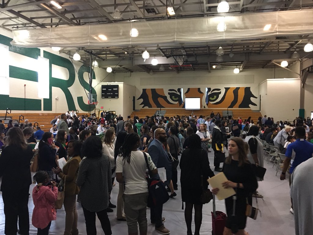 Gaal_DCPS's tweet photo. Nearly 300 interested candidates meeting and greeting at DCPS’s 2018 Opportunity Fair (hosted at Wilson HS). #hireearly #teachDC #WTU #everystudenteveryschooleveryday @joindcps @dcpublicschools https://t.co/vy0TnAZe6e
