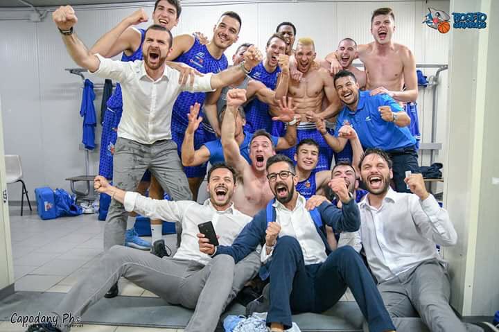 FraDiGiuseppe's tweet photo. Identità, appartenenza, orgoglio e tradizione della Città!
Una delle stagioni più brutte che ricordi ma...
SARÀ ANCORA SERIE A
⚓️🏀

#RosetoSharks #Roseto #Abruzzo #serieAtipo https://t.co/s7tJFIPLmX