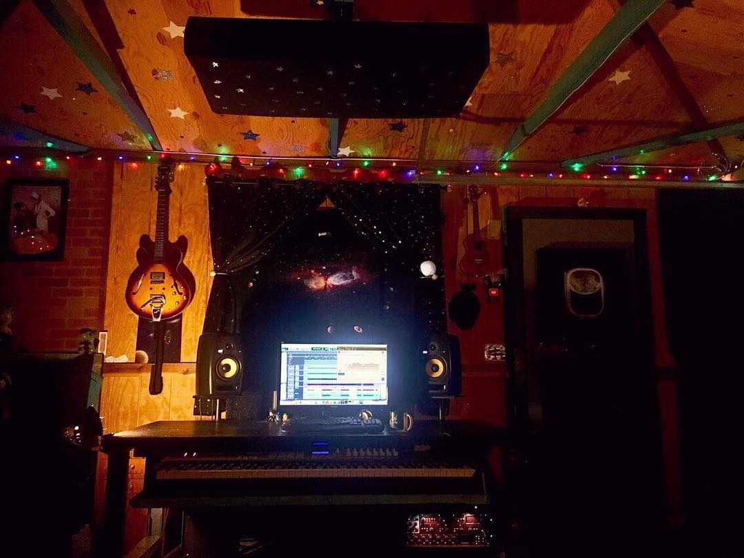 JosephHylander's tweet image. In Orbit Studios. #reference4studio