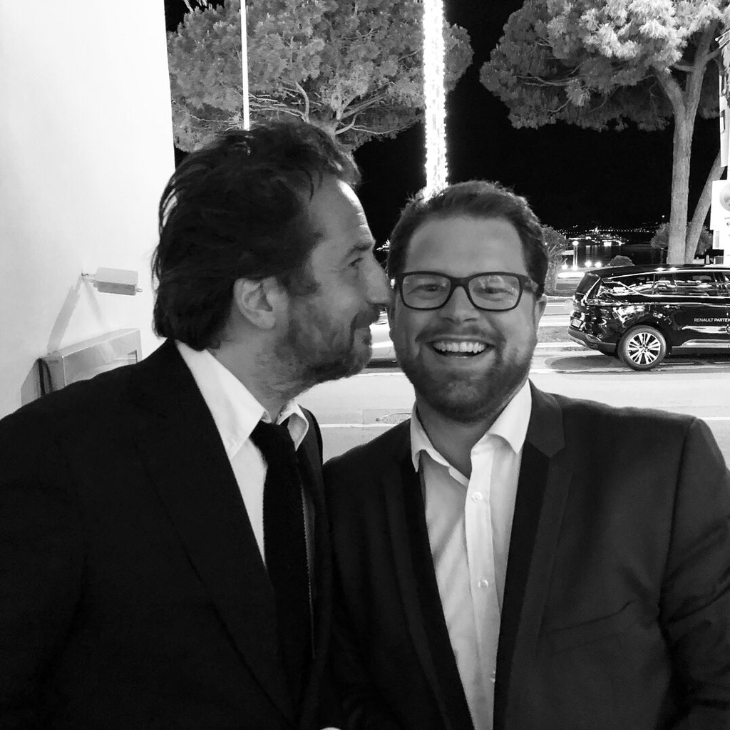 jeremykiffel's tweet photo. Quand je vous dis que certains ne sont pas insensibles à mon charme... #maîtredecérémonie @Festival_Cannes. Édouard Baer sera dans #CannesExpress avec @EricMorillot @Technikartmag @Nice_Matin @SudRadio @villecannes @davidlisnard @DenisCarreaux https://t.co/xlZhG6LAfC