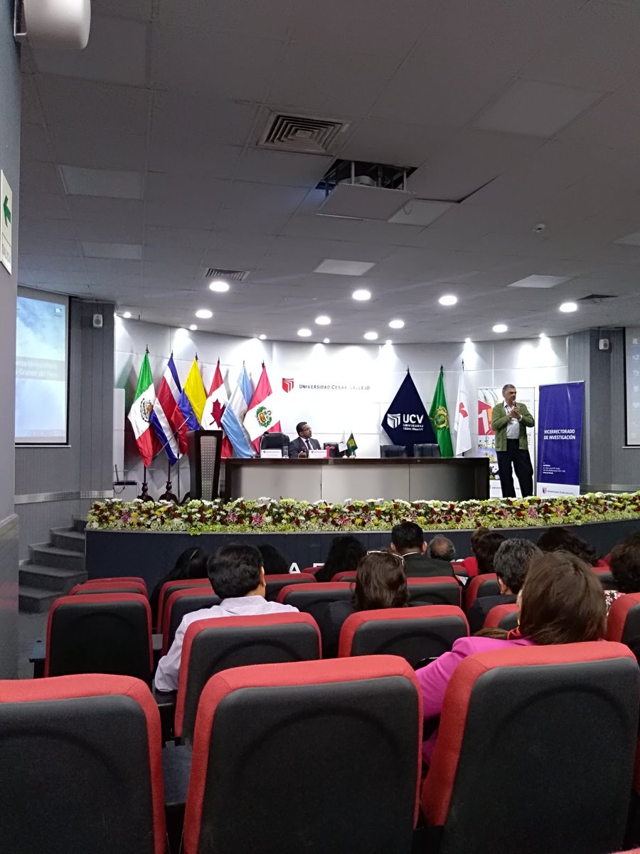 Redalyc's tweet photo. #3erCongresoRedalyc 

Nos encontramos en la 1a Reunión de revistas científicas peruanas, al cargo de los Doctores Eduardo Campechano y Fernando Ardito. 

@UCV_Peru @UAEM_MX @uaemextv https://t.co/9LpGLuTRRf