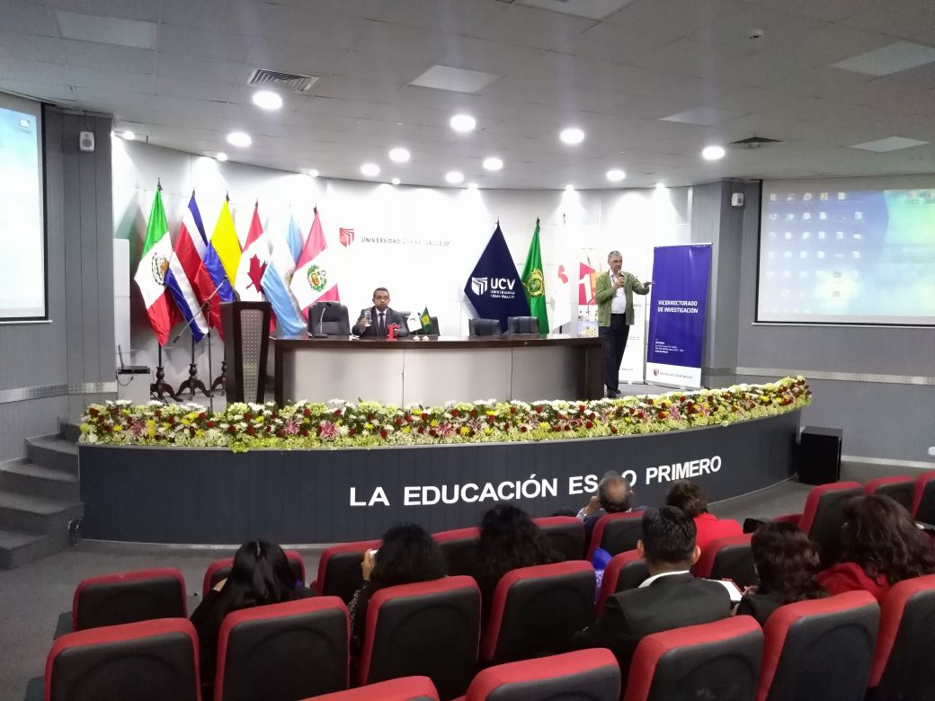 Redalyc's tweet photo. #3erCongresoRedalyc Primera reunión de revistas científicas #peruanas, al cargo de los Doctores Eduardo Campechano y Fernando Ardito. 

@UCV_Peru @UAEM_MX @uaemextv https://t.co/xAq7Y28CNN