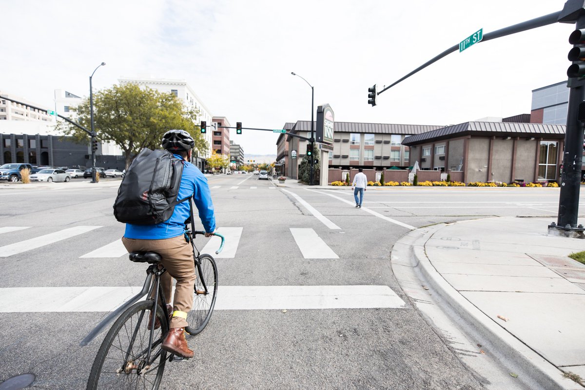 ACHDCommuteride's tweet photo. So far this month, 4,316 bike commutes were tracked on https://t.co/tPFBUq28mF - that's 14,380 miles NOT driven on the road! Thanks Treasure Valley Cycling Alliance for being a #MayinMotion sponsor & helping cyclists feel safe on the way to work. Ride on!! #BoiseBikeWeek https://t.co/kVGjxDmt52