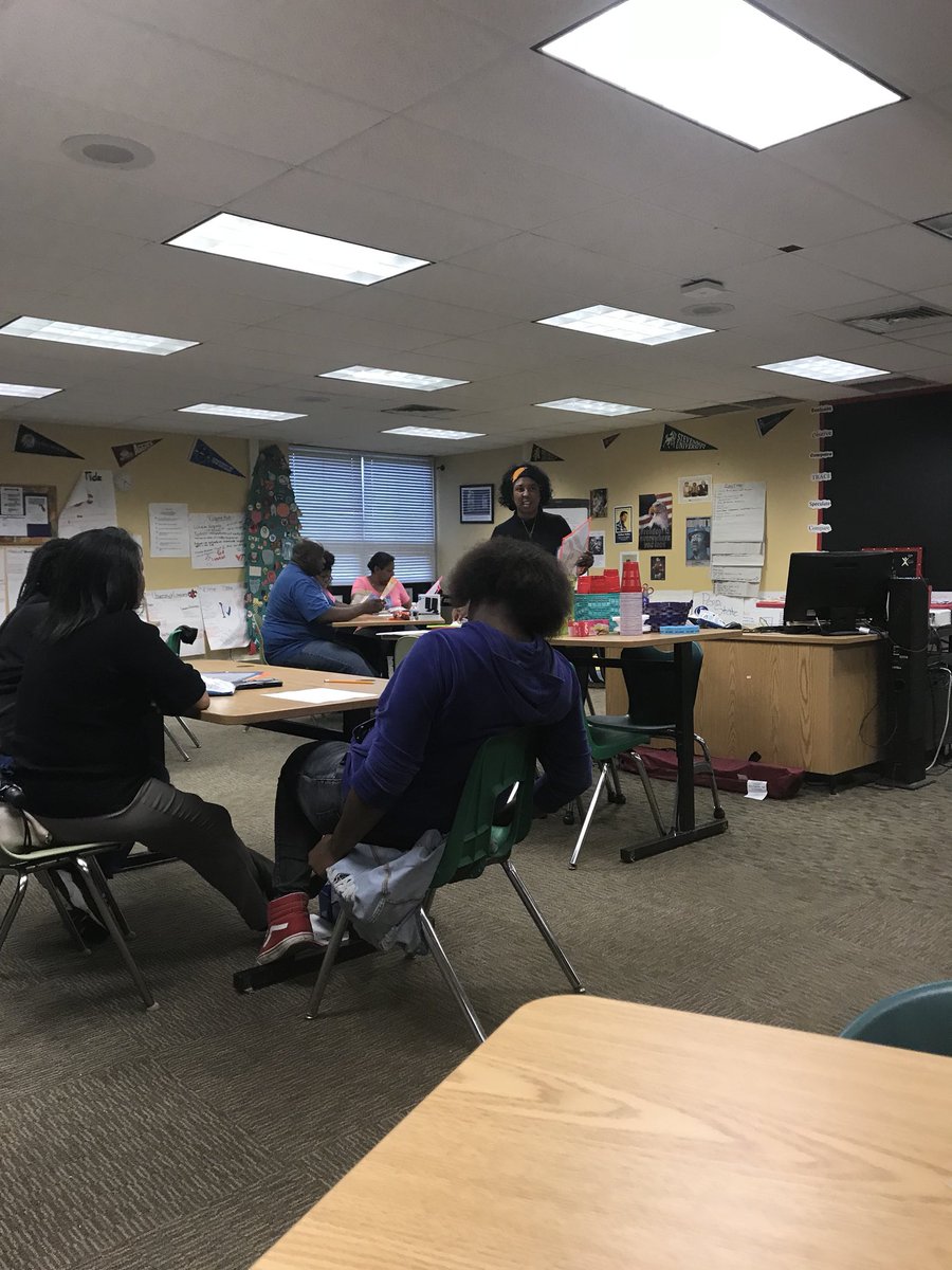 Iammenglish's tweet photo. Our AVID coordinator rocks!! Warrior AVID night was poppin with games , competitions, annotation and Socratic seminar. @WhsWarriorsAVID  @AyePrincipal https://t.co/Un8AuhMl07