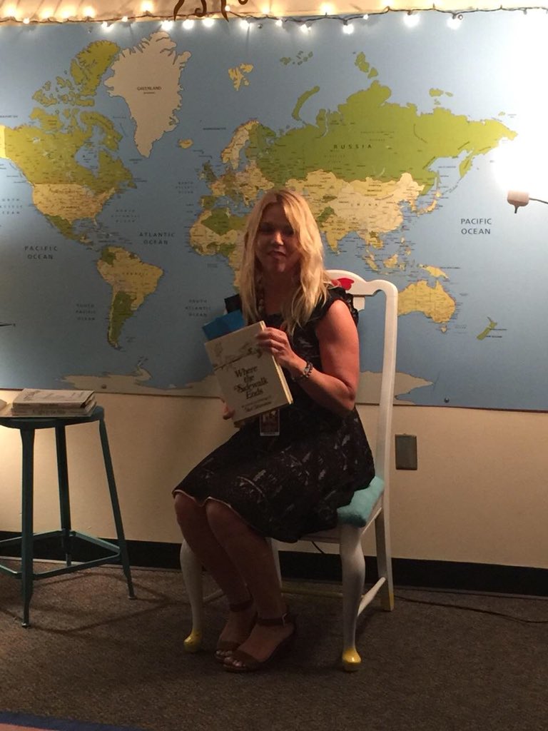 MelissaTriana's tweet photo. EES Is Lit Night was phenomenal! #cafenight #poetrynight #coffeehousebliss https://t.co/OicLaLl7Ex