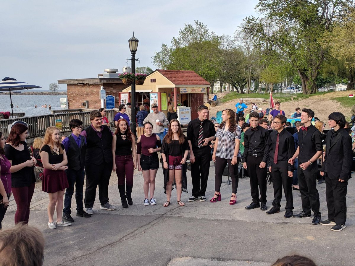 VHSSoundsation's tweet photo. Having a blast singing at the beach for the first Third Thursday of the year! https://t.co/0iUPgcWiWu