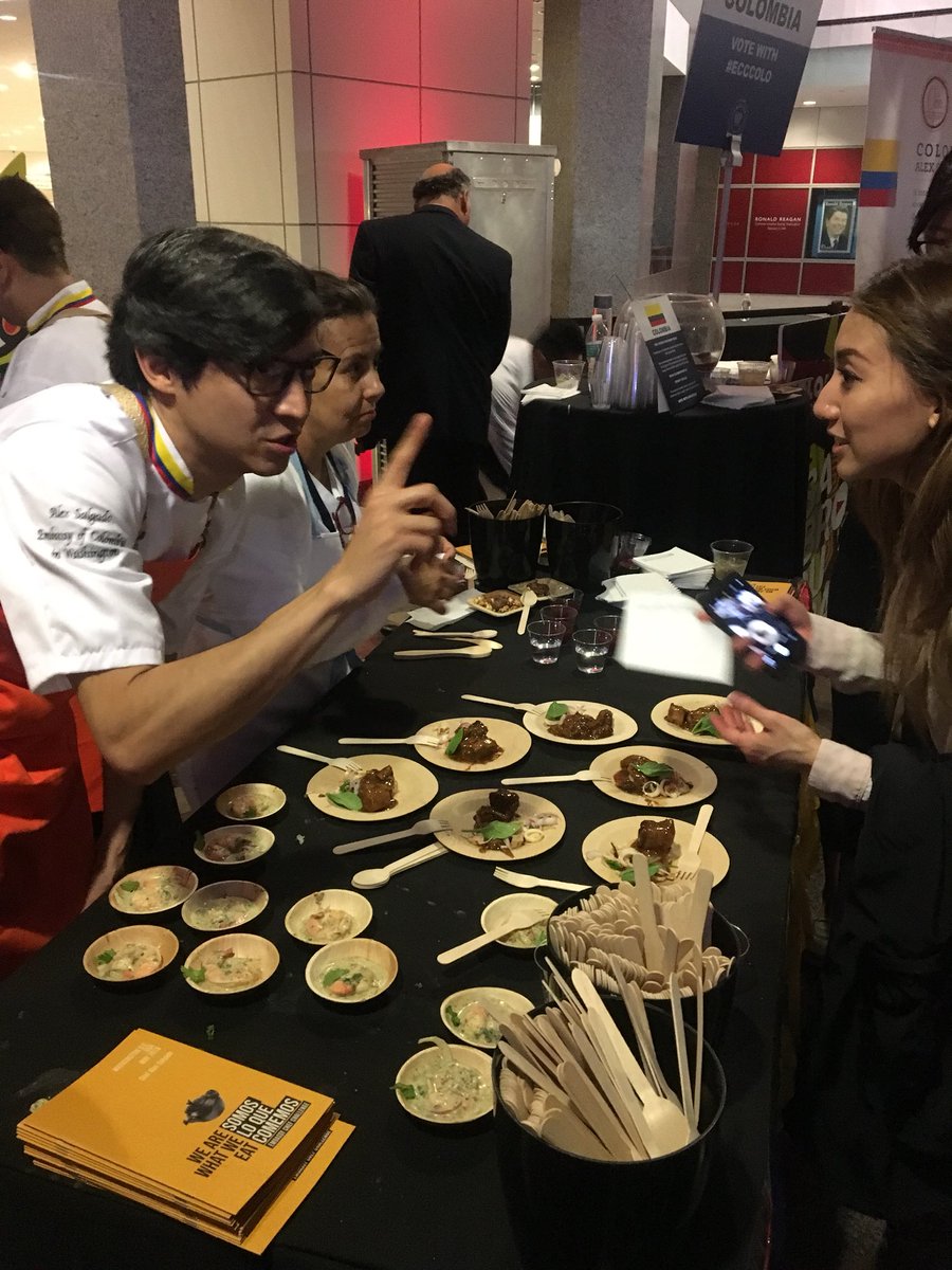 ceballosmariaa's tweet image. EMBASSY CHEF CHALLENGE GO COLOMBIA GO!!!! #ECCCOLO @TheEventsDC  @ColombiaEmbUSA  #ECC2018