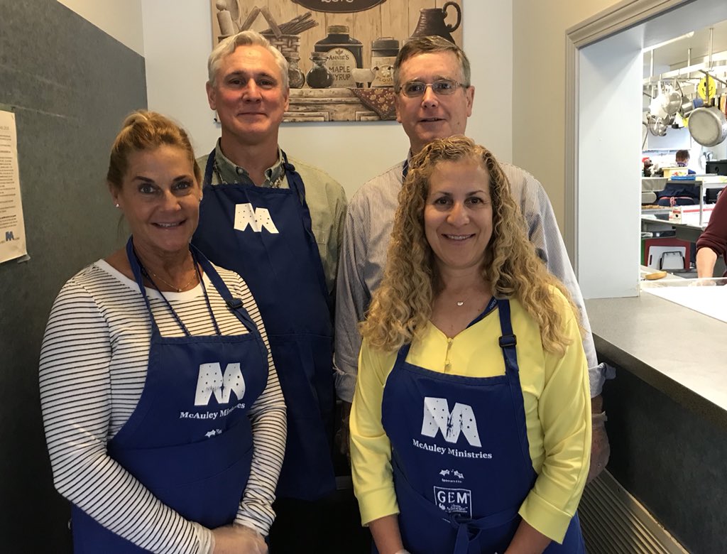 DanaSimone1's tweet photo. I like that @nationalgridus #RI sponsors meals at #McAuleyHouse, but love that they encourage employees to apron up and serve lunch guests. #LunchOnUs #Community https://t.co/hIBTCd95MW