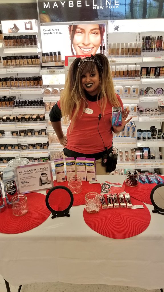 Danielle_TGT's tweet photo. Kailyn from #T2260 owning her Business with this FABULOUS table for our Guests and sharing the news of the new BeautyChat!  #D248 @J_Gallard0 https://t.co/g3eRgW9ho5