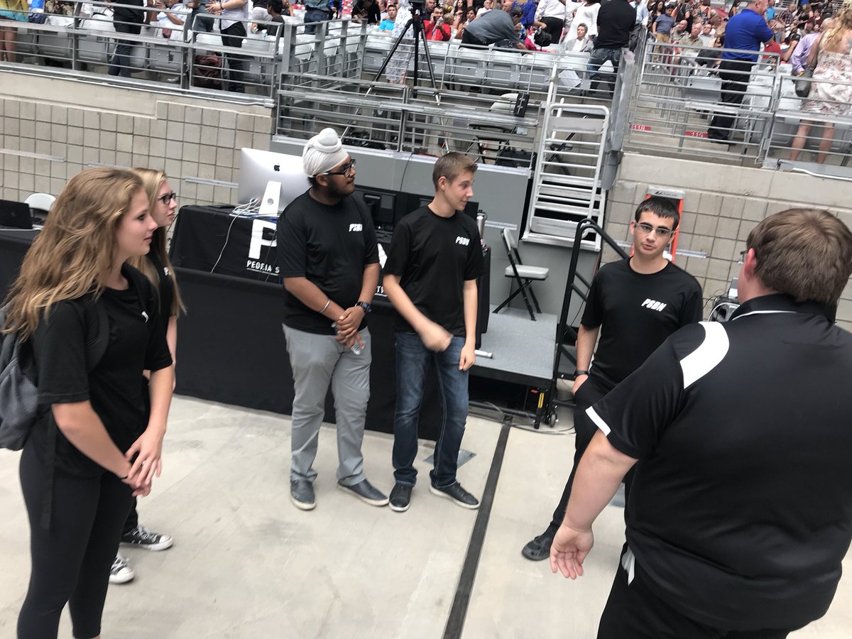 jessedeanclark's tweet photo. Liberty graduation 2018 production crew. Good job @LibertyMediaLHS @psbnlhs https://t.co/Rt4hEdnZCb