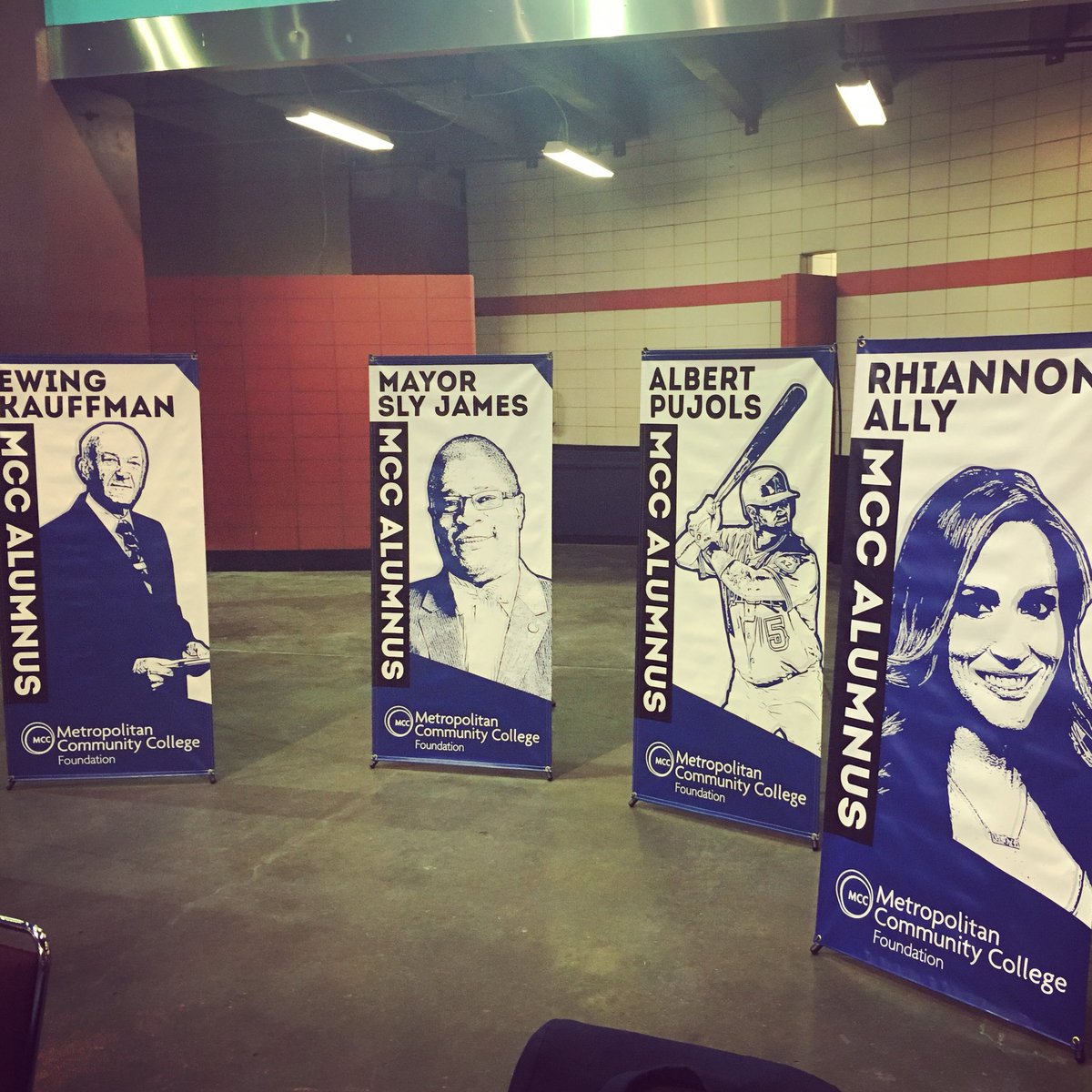 CMedinaKC's tweet image. Love seeing the faces of our famous MCC alumni - including the one and only @RhiannonAlly ! #mccgraduation