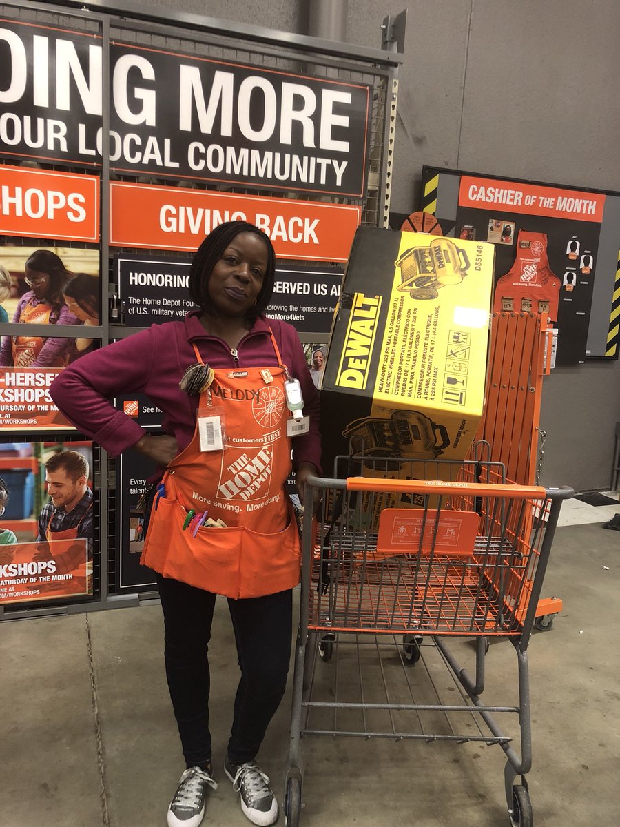 Marina42_'s tweet photo. #RECOVERYALERT 💥💥 Head Cashier Melody earlier today said NOPE NOT ON MY WATCH 😜😏👊🏽 @MDarren13 @dbazemore8548 @DawnSeibert @meron892 https://t.co/iANsZoq1ue