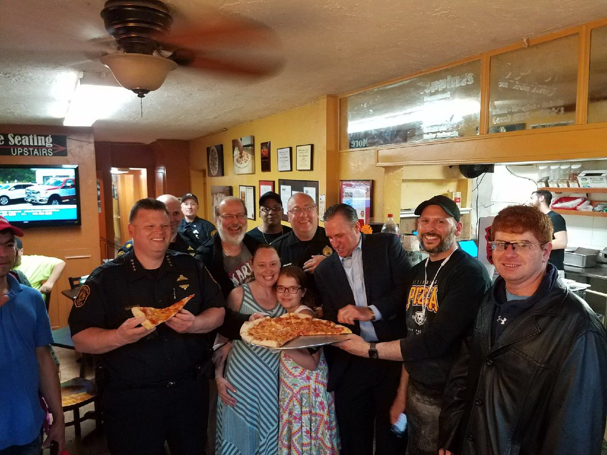 PghZone6's tweet photo. Pizza with the Police at Slice on Broadway was an absolute tasty blast- despite all the rain. #police412good @CoghillAnthony @BeechviewPGH https://t.co/vaDvOMD7dy