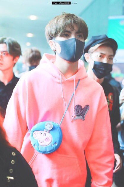 ayfor9percent's tweet photo. qinfen, xiao gui, xu shengen, and now lou zibo.

i love IP kids so much to the extent i’m gonna search for this peppa pig bag 🐷😂 https://t.co/Y1jTBHsYJy