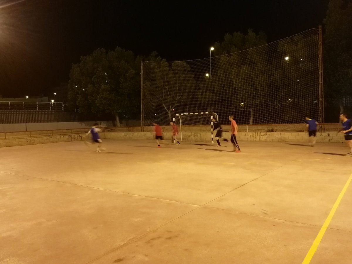 dreamfutsal1's tweet photo. Hoy último entreno antes de la final de este Sábado. Es la última jornada!! 
Si empatamos o ganamos seremos equipo de preferente.
#familiaelchedreamluxuryworldstore
#losdeberesestanhechos
#confioenesteequipo
#1Regionalsenior https://t.co/Sv4DmpO86k