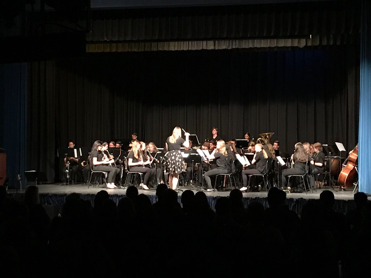 The show opening Intermediate concert band <a href="/HumberviewSS/">Humberview S.S.</a>