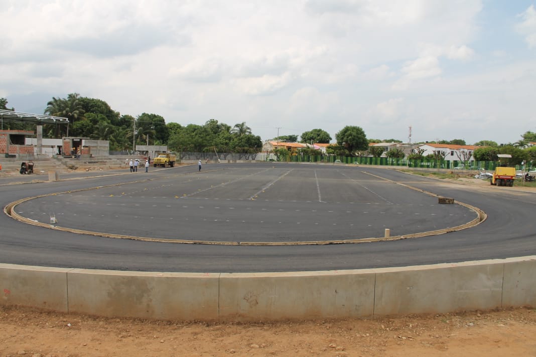 serdeportescesa's tweet photo. La Federación Colombiana de Patinaje visitó nuevamente las obras del patinódromo de Valledupar. Emitieron concepto favorable gracias al importante avance en su ejecución que presenta un 60%. https://t.co/GdjbBmBpZu