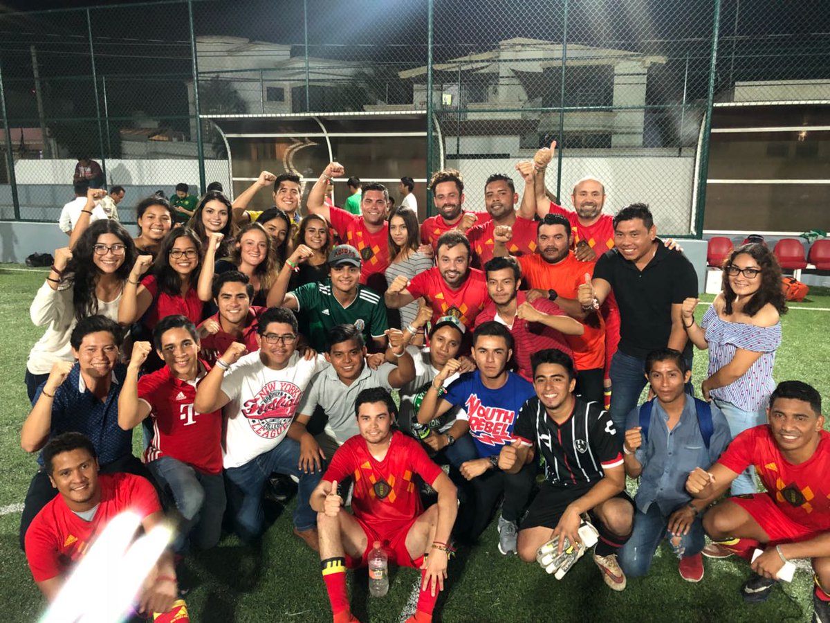 ChrisCastroB's tweet photo. Hoy fue un gran día y lo cerramos con un partido de fut con buenos amigos. ⚽ https://t.co/0LfZvMXKFd