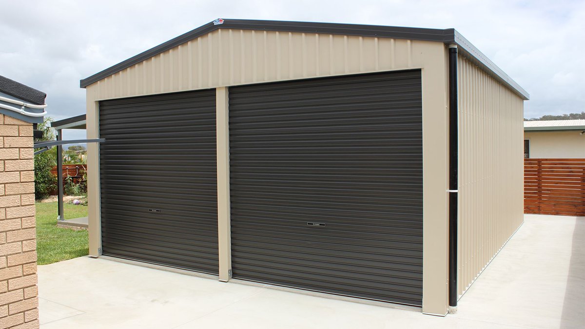 CompanyShed's tweet photo. Garages provide the perfect storage solution for cars, bikes, caravans and boats. We customise your garage according to your site and you have the freedom to choose the height, span, length and bay sizes of your new garage, along with your COLORBOND® colours. Get a quote today! https://t.co/IzbSp8G7hq