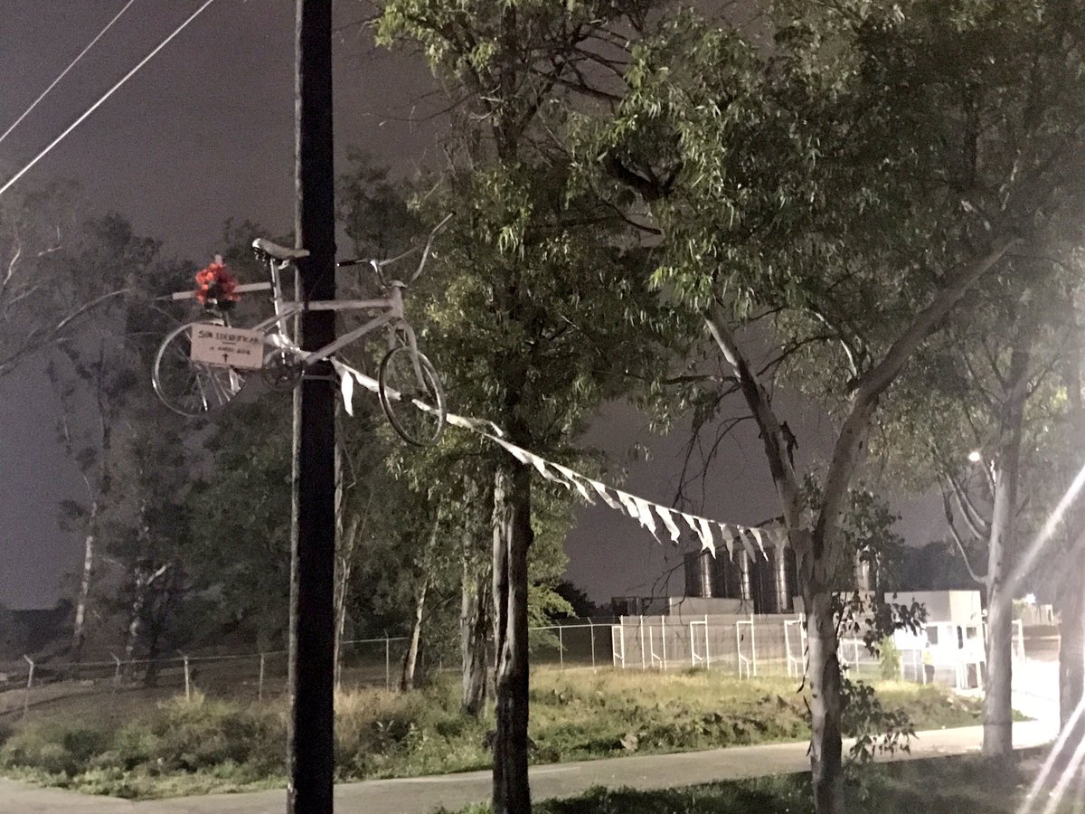Instalación de Bicicleta Blanca en memoria de un señor que perdió la vida atropellado en Periférico Norte el 19 de Marzo del 2018. 

Se requiere de infraestructura para ciclistas y peatones a lo largo de todo el periférico. #NiUnaMás