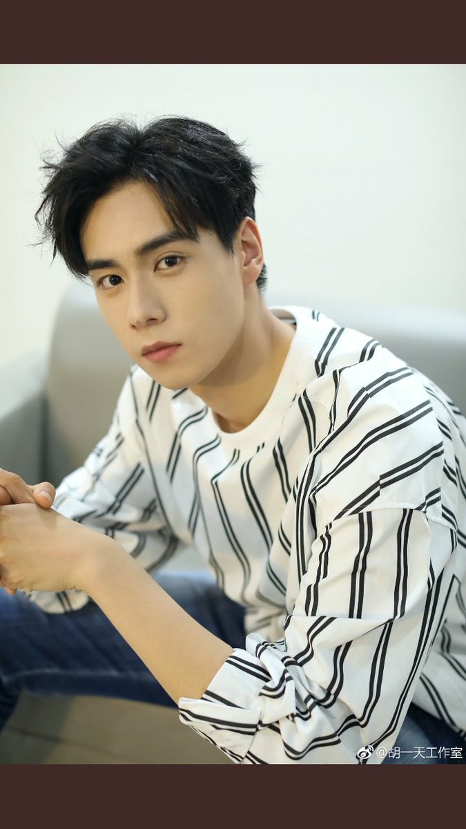 AFunnyFan1's tweet photo. Bat may nilalang na ganito 😱😱😱😱😱😱😱😩😩😩
Hope to see you @huyitian
 .......Sana NASA top list ka ng idol of the day ko https://t.co/XimQsDijFv