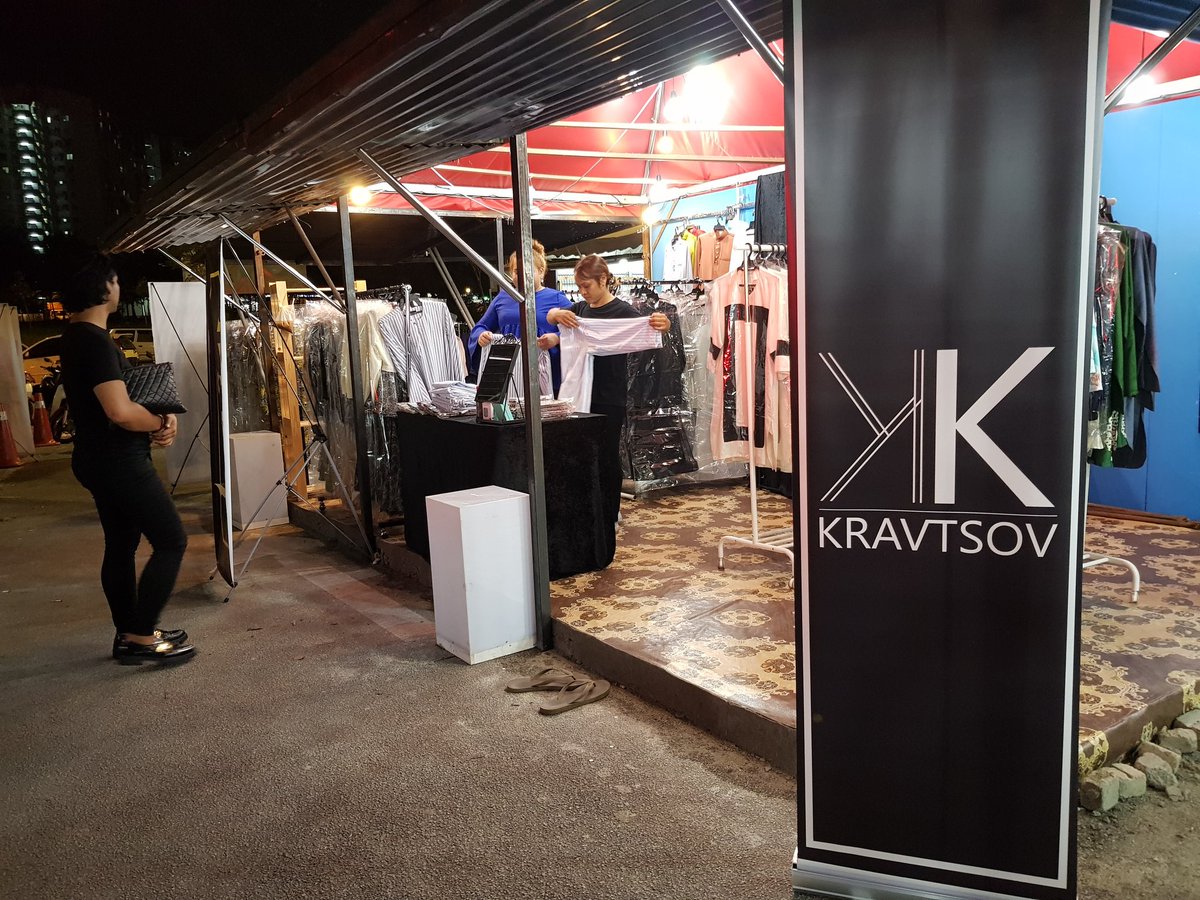 arman_hadij's tweet photo. Datang beramai ramai ke booth kravtsov di karnival jualan rakyat di bandar seri permaisuri cheras untuk mencari kurta raya atau pon baju kurung moden. #kravtsovraya18 #raya2018 #bajumelayu #bazaarraya #gayakoleksiraya https://t.co/ey8YKkLkQf