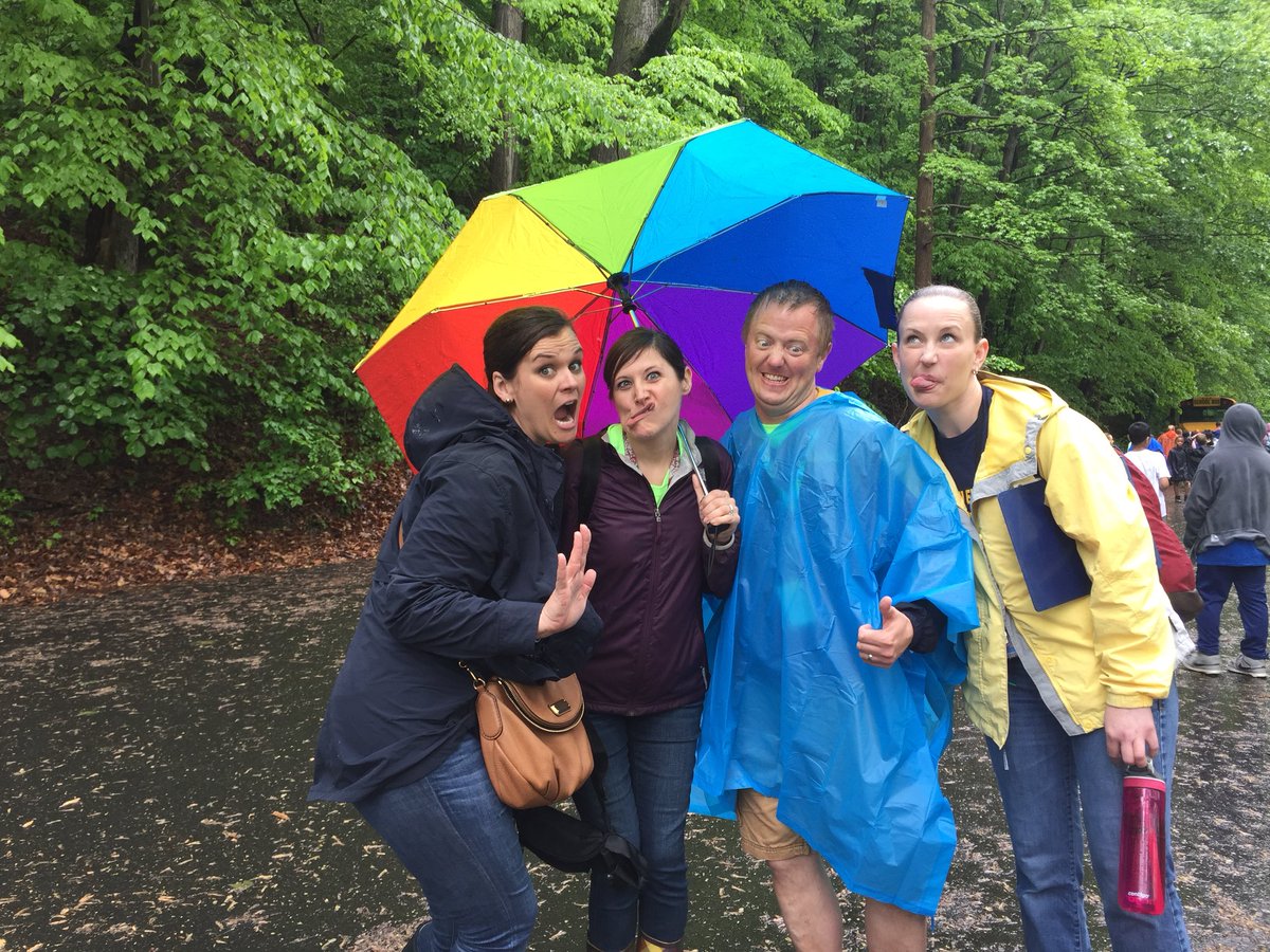 MegClendaniel's tweet photo. Thankful for this team, and for making the best of a rainy day! @MrChanceysClass @DEW0404 #lhepride https://t.co/EVSs0J237G