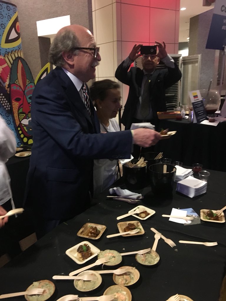 ceballosmariaa's tweet image. ¡Todos somos Embassy Chef Challenge! @ColombiaEmbUSA #ECC #ECCCOLO @TheEventsDC