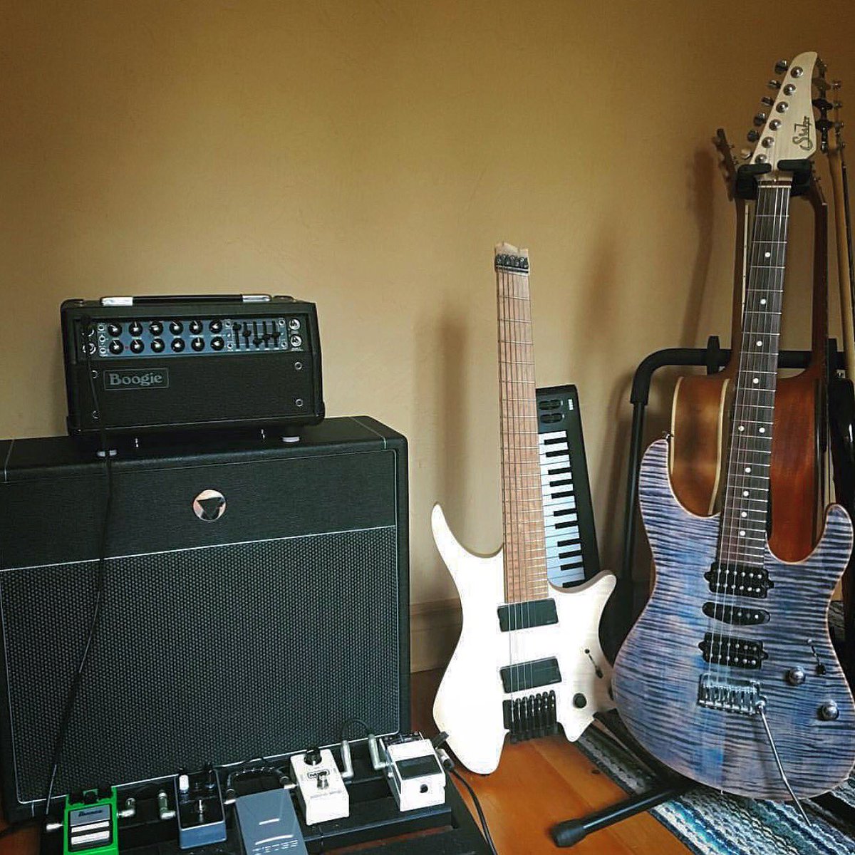 VBoutiqueUSA's tweet photo. VBoutique Cab User @bebnowskiroy keeping us among great company — @strandbergGuit @MesaBoogie and @SuhrCustom + enough pedals to get the tone he needs! 🙌🏼 #vboutiqueusa 

#mesaboogie #suhr #strandberg #ibanez #bosspedals #mxrpedals #pedalboard #pedalboards #suhrcustom #geartalk https://t.co/BFqEA0d3lv