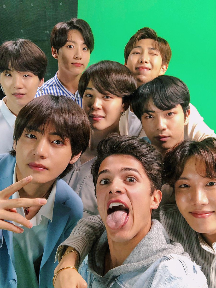 _nuna_V's tweet photo. 우리 태형이 미국에서도 너무 잘하고있어~
역시 최고야🐯👍
#IVoteBTSBBMAs @BTS_twt https://t.co/lhz4ujUDwk