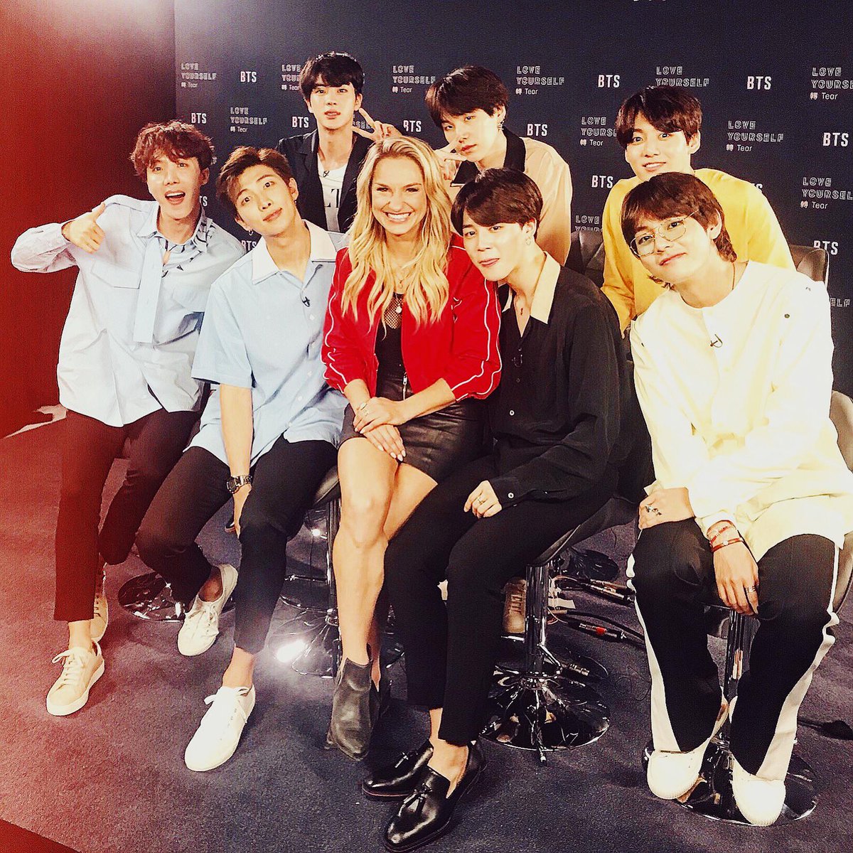 _nuna_V's tweet photo. 우리 태형이 미국에서도 너무 잘하고있어~
역시 최고야🐯👍
#IVoteBTSBBMAs @BTS_twt https://t.co/lhz4ujUDwk