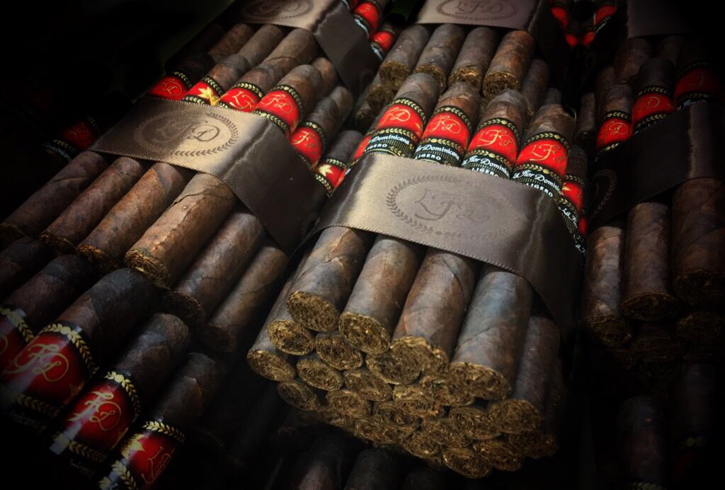 La Flor Dominicana tweet media