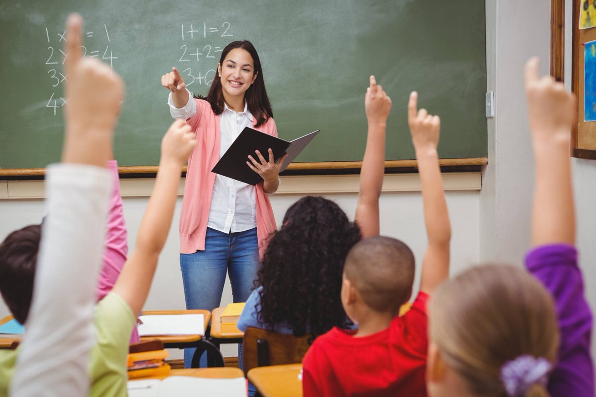 Jump360Edmonton's tweet photo. Jump 360 is looking for the TEACHER OF THE YEAR! The reward? A Jump 360 Trampoline Party Package for the whole class! Click here to nominate: https://t.co/xkILC6gUyx #jump360edmonton #jump360 #toty https://t.co/rkR8pGTozr