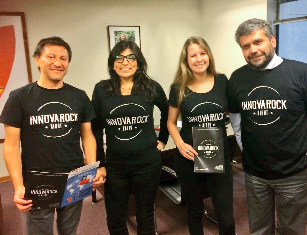 ConsuladoCMiami's tweet photo. Literalmente con la camiseta puesta llega a Miami @irockCL 🇨🇱 Los jóvenes harán historia en @wynwoodyard el 29 en el1er evento donde reunirán a emprendedores,  ligados a la innovación, medios de comunicación e inversionistas.
#MiamiRock
#Registrate
#EsGratis https://t.co/9dghK8VrWB