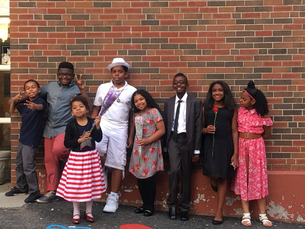MsCarmodysClass's tweet photo. They’re hardworking, they’re smart, they’re kind, and yes, stylish! I love our kids @SJP2CALowerMill! Spring Concert 2018 https://t.co/oi5vgd3pUH