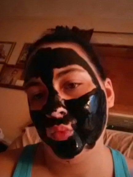 ChanSeren's tweet photo. Doin a charcoal peel boi https://t.co/zVj8TONhj8
