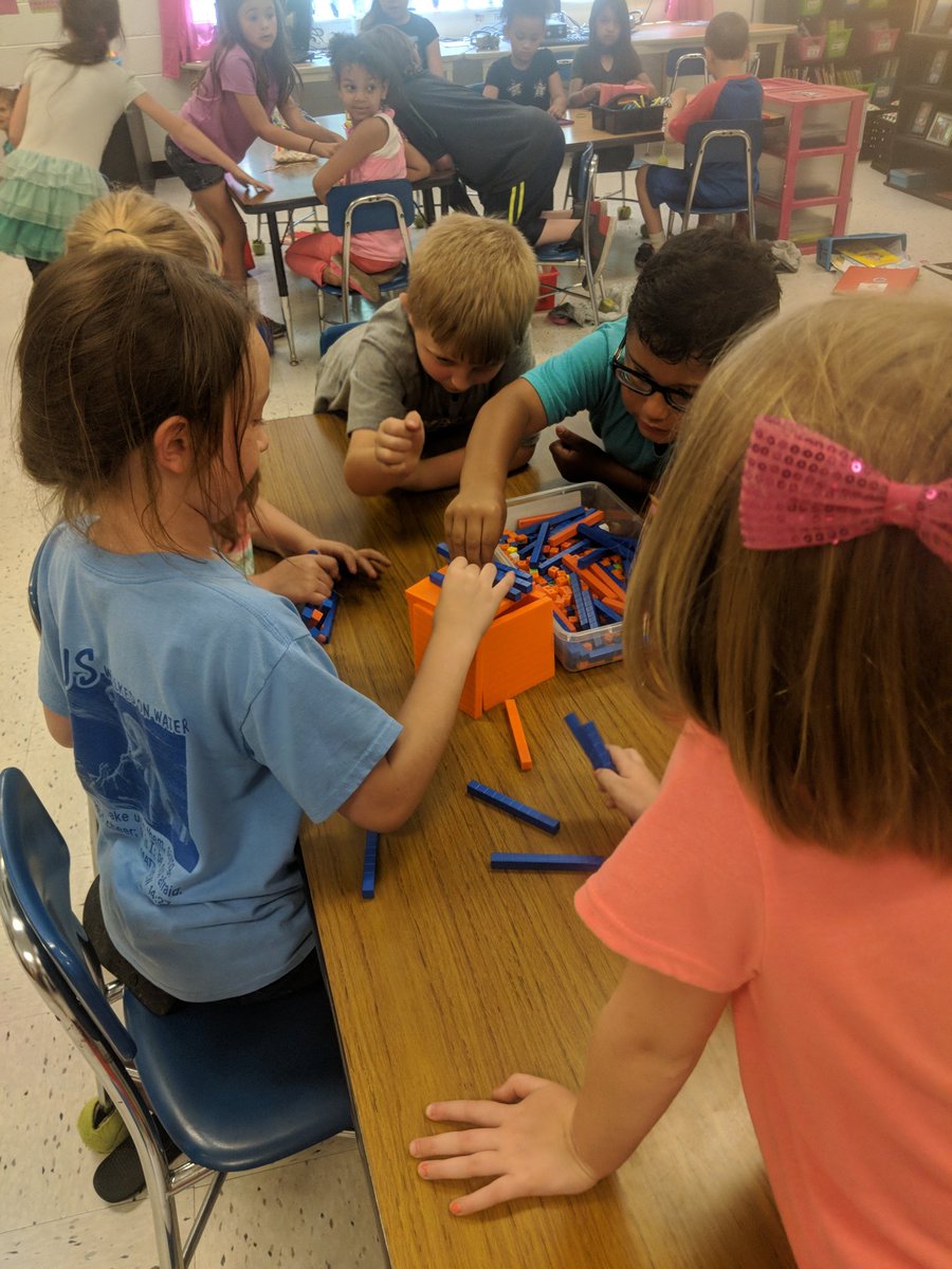 QueenShipley0's tweet photo. Today my kinders had so much fun collaborating with @beth_glennon 's first graders on STEM stations! #learningisfun @SCESWildcats @WCDE_TN https://t.co/yUNN0nCK7O