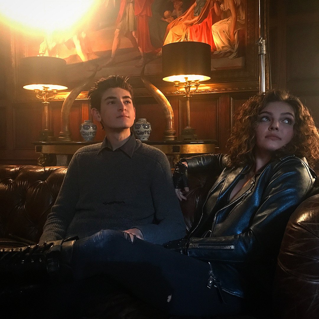 goddesslenalove's tweet photo. I'm watching #Gotham #Season4Finale #SaveSelina #SaveGotham #GiveGotham22 #GothamDeservesBetter #Gotham22episodes #SaveGothamseason5 #savebatcat #BruceWayne #SelinaKlye #renewgotham #RenewGothamSeason6 #GothamStrong #GothamSeason6 #GothamSeason5 https://t.co/TvMMSCXRFl