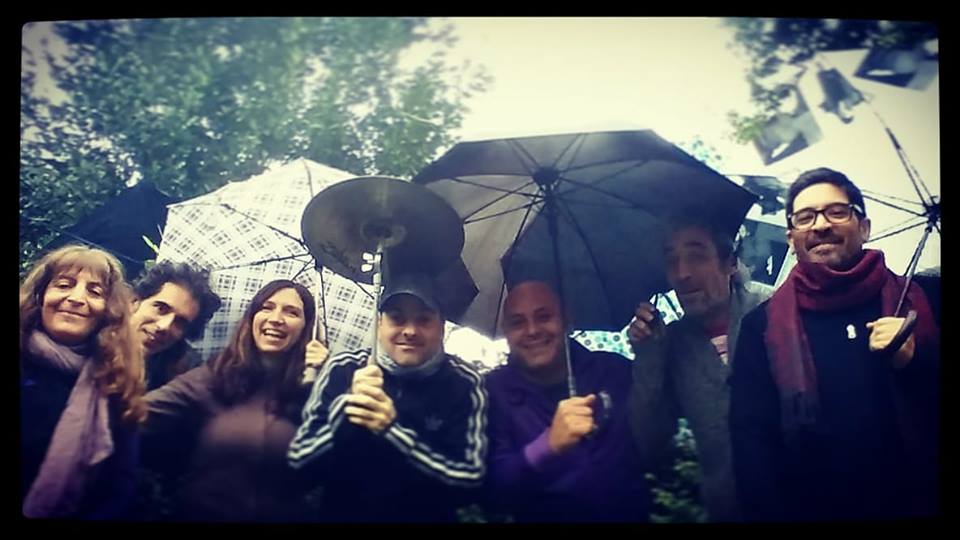 Mañanita de ensayo!! ❤️
ni la lluvia nos quitara... 
la alegría de encontrarnos!! 😉
nos estamos preparando...
Eppurse Muove &amp; Mama Chabela 
en el abasto!!