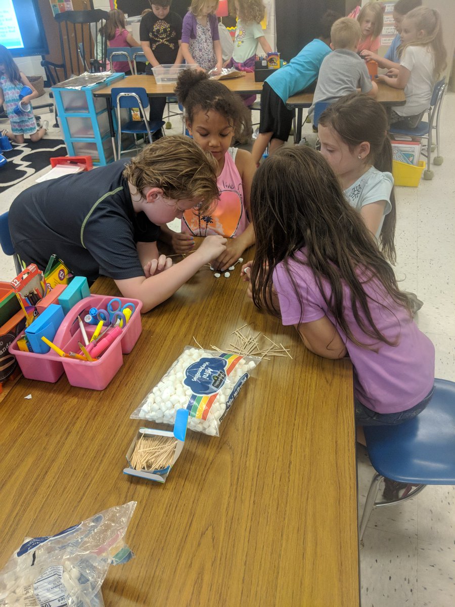 QueenShipley0's tweet photo. Today my kinders had so much fun collaborating with @beth_glennon 's first graders on STEM stations! #learningisfun @SCESWildcats @WCDE_TN https://t.co/yUNN0nCK7O