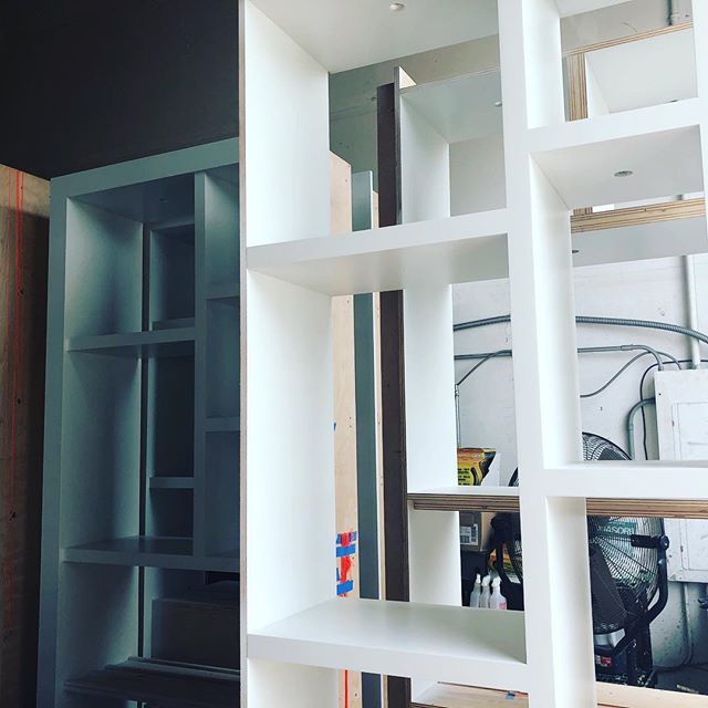 MauiPowderWorks's tweet photo. Painting up some custom shelving units for a large job on #maui🌴 we got our start in painting about 20 yrs ago so it’s no surprise people still ask for help we’re still one of the best on the island
.
.
.
#mauipowderworks #interiordesign #paint #maui… https://t.co/8m0ZrRK21H https://t.co/qEl2nfohXT