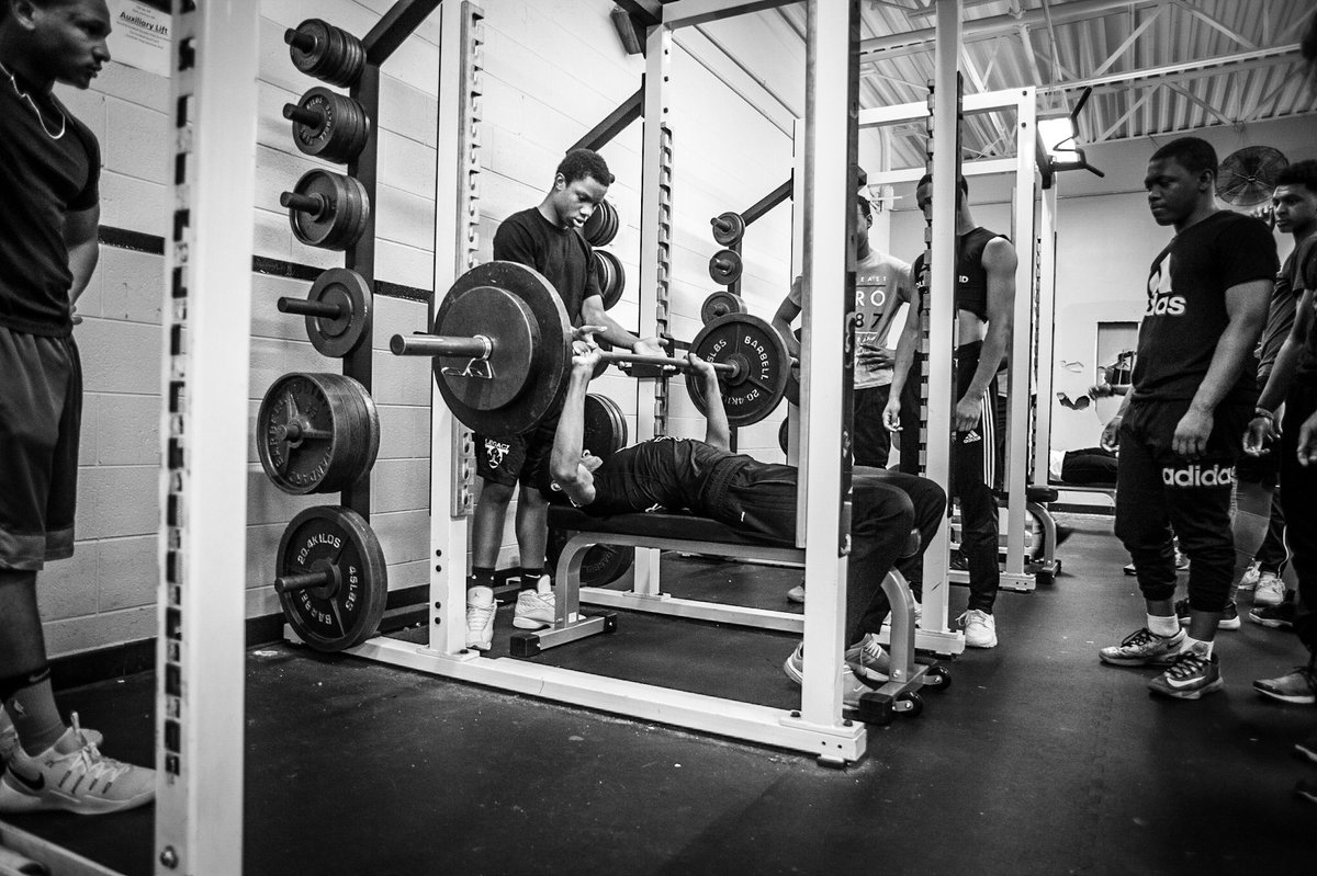 CarlJonesPhoto's tweet image. Stopped by 3200 E Lafayette yesterday! Gonna drop in a few more times before schools out! 🏈#workingonsomething