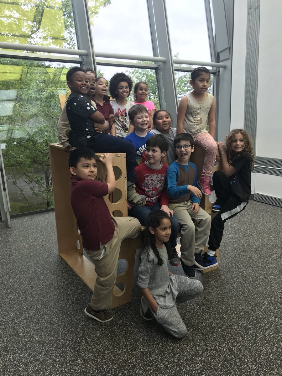 Students had a great time at the Queens Hall of Science today!! We learned so much. 🧠💡😊 #learningisfun #76Learns <a href="/JOrtiz76Q/">Ms.Ortiz</a>