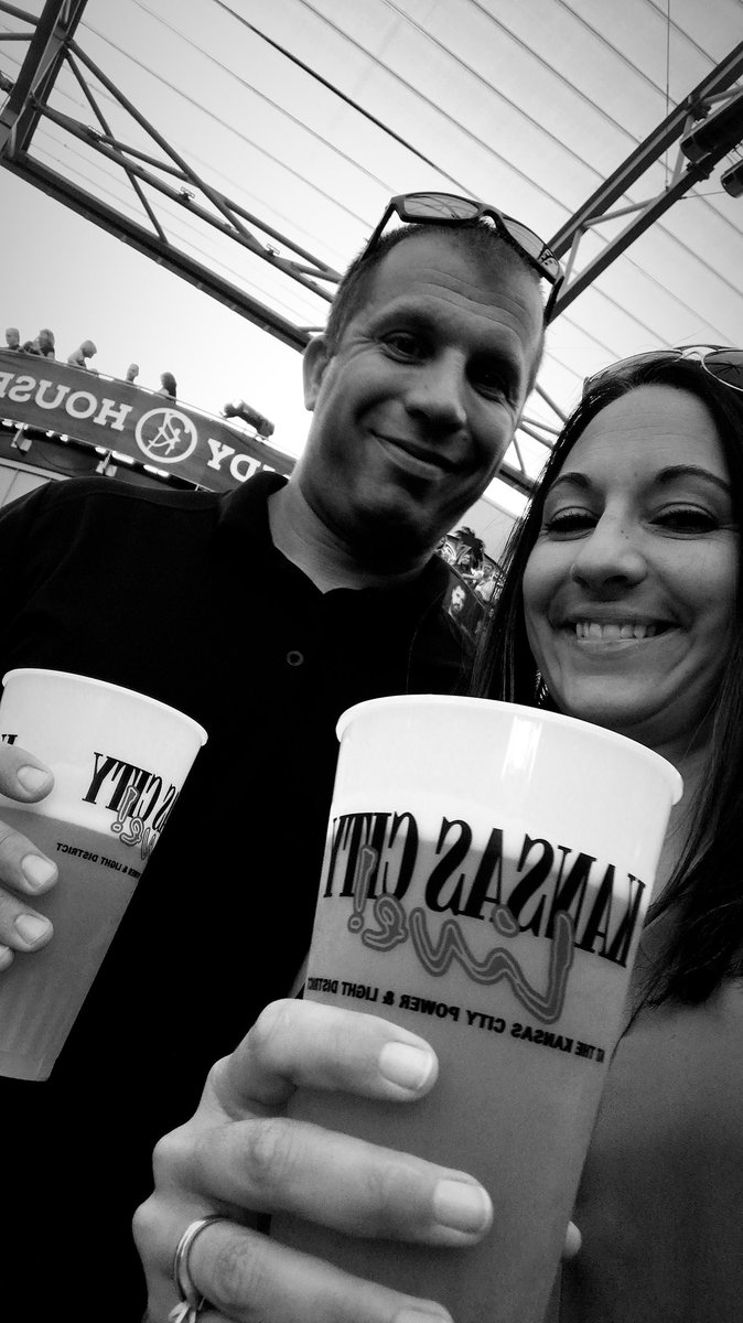 jfanshier's tweet photo. #randyhouser #parentsgonewild #bootson @KCLiveBlock https://t.co/Rpi7BecjEH