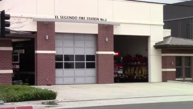 navrcos's tweet image. @emergency_vehicles_21 -  El Segundo Fire Dept. Truck, Engine &amp;amp; Rescue 32 rolling out to a reported commercial structure fire on Nash &amp;amp; El Segundo. #elsegundo #elsegundofire .
___💥FOLLOW @CHIEF_MILLER💥_____
Use  #chiefmiller in your post.

WWW.CHIEFM… ift.tt/2KyvGIo