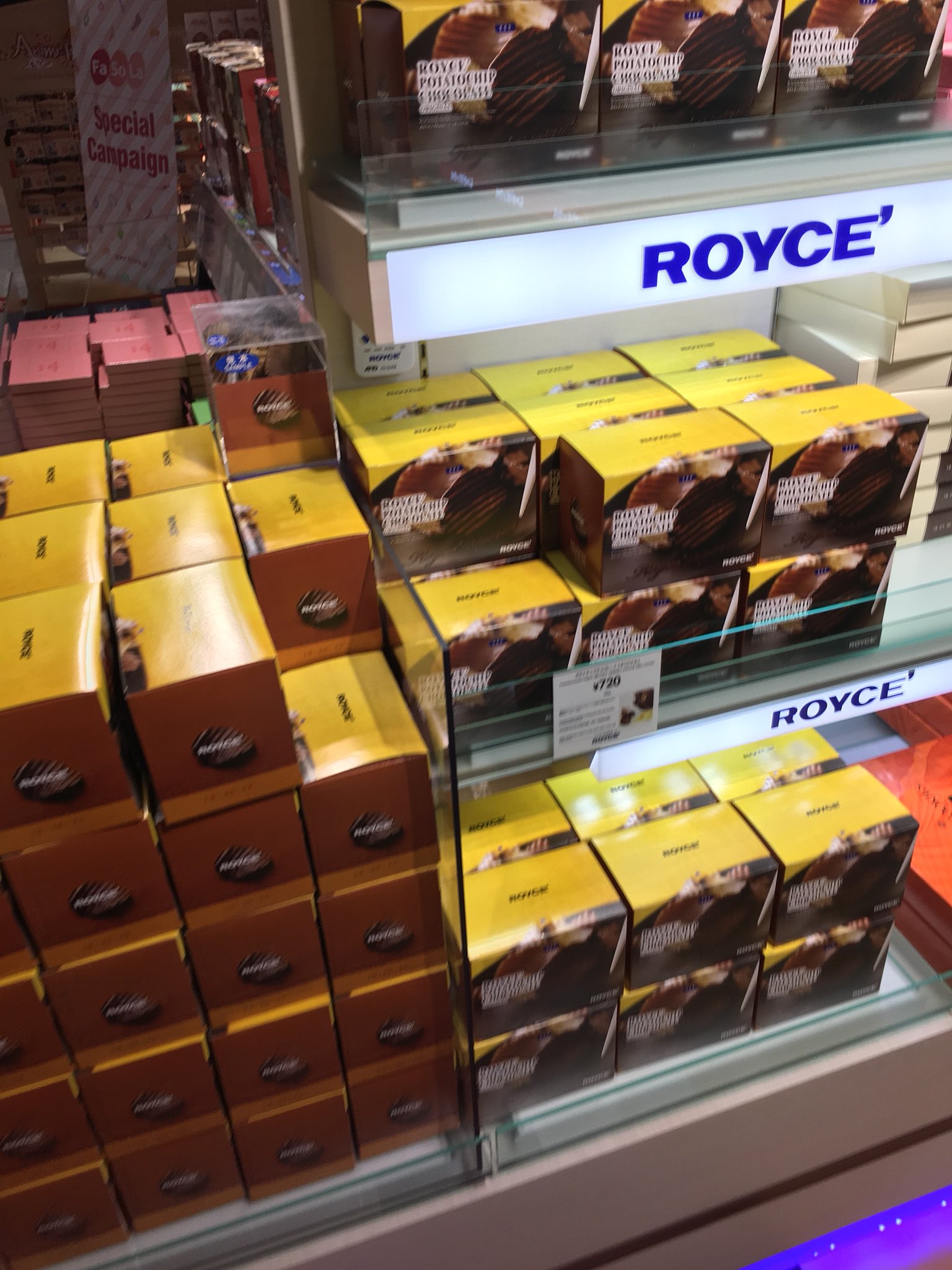 Jane Doe ロイズと白い恋人は買えるけど じゃがポックルが中国人の爆買いにあっているようで完売wwwww 成田空港 第三ターミナル T Co N7hj1fm8gs Twitter