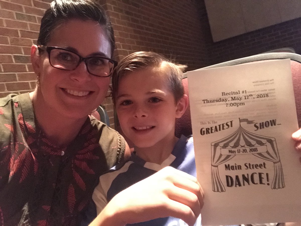 EmilyMMountford's tweet photo. The Greatest Show! So proud of this dancer! #MainStreetDance #HipHop @AnnMunden @fvhsbengals @624vance @uncwsurf https://t.co/FRof29mfDr
