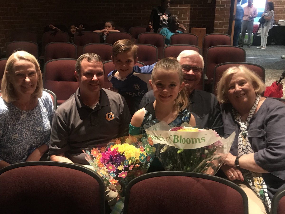 EmilyMMountford's tweet photo. The Greatest Show! So proud of this dancer! #MainStreetDance #HipHop @AnnMunden @fvhsbengals @624vance @uncwsurf https://t.co/FRof29mfDr